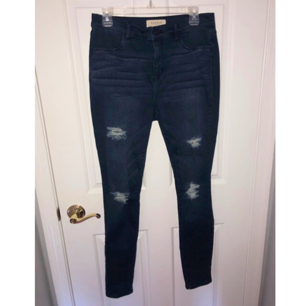 Distressed skinny jeans